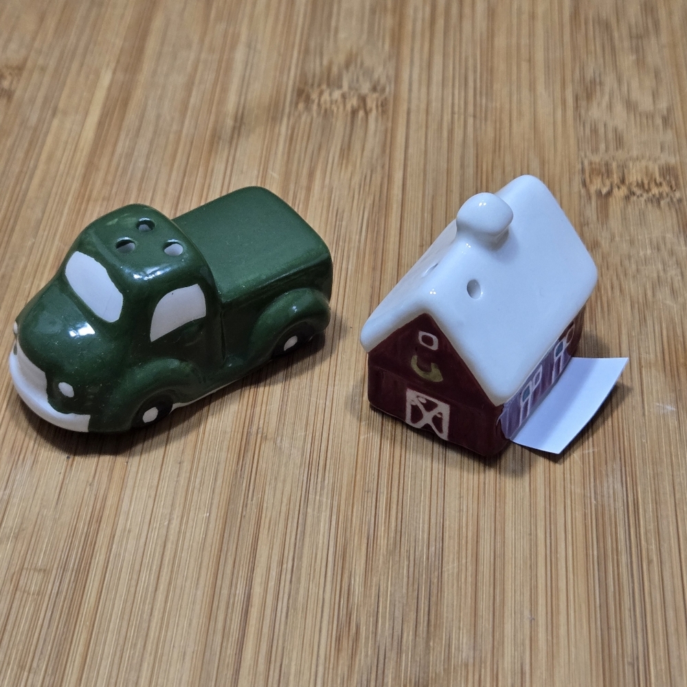Ceramic Rustic Farmhouse Barn and Farm Pickup Truck Salt and Pepper Shakers Set